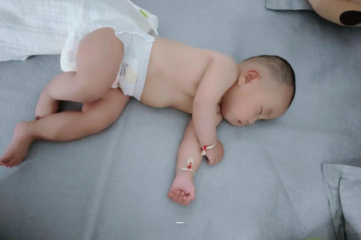 肇庆宝宝脚心出汗怎么回事